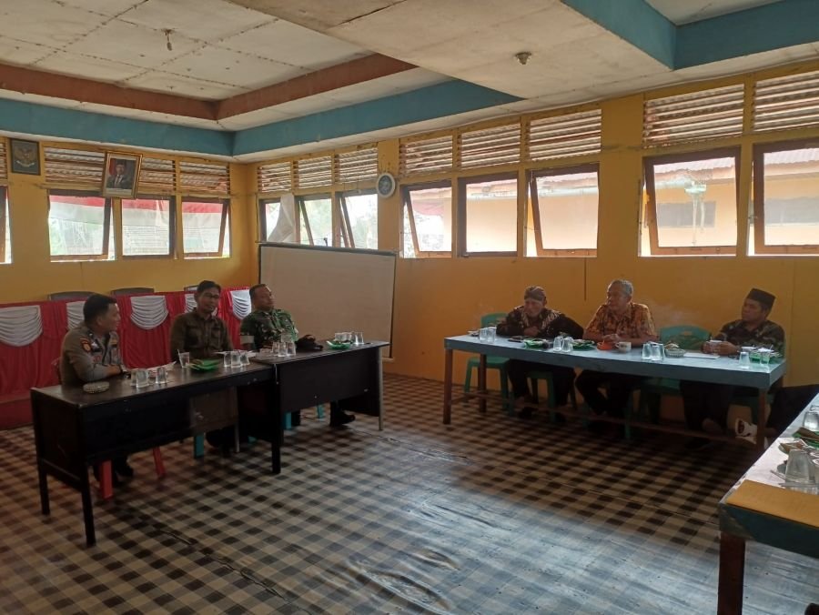 Danramil 10/Pelangiran Hadiri Rapat Pembentukan Panitia Persiapan HUT RI ke-81 di Kantor Kecamatan