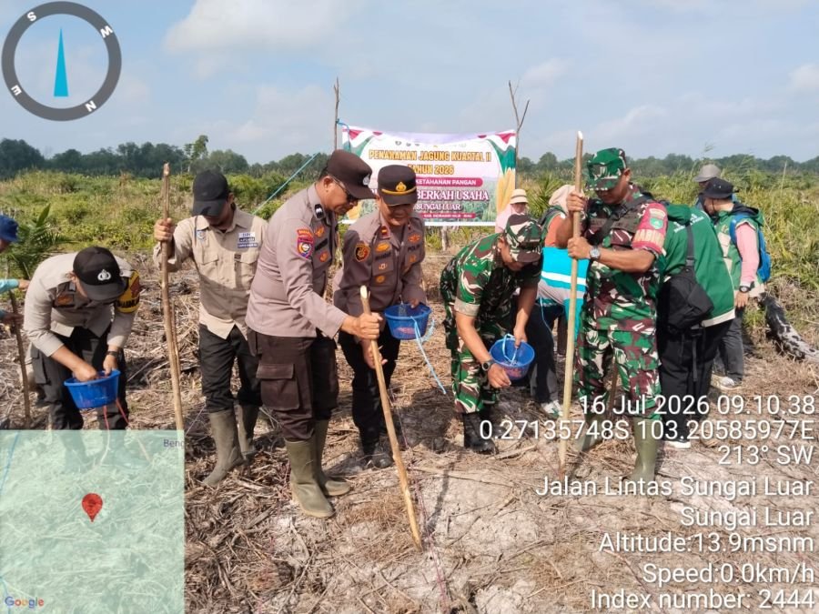 Danramil 12/Batang Tuaka Hadiri Penanaman Jagung Kuartal II Program Ketahanan Pangan BUMDes Desa Sun