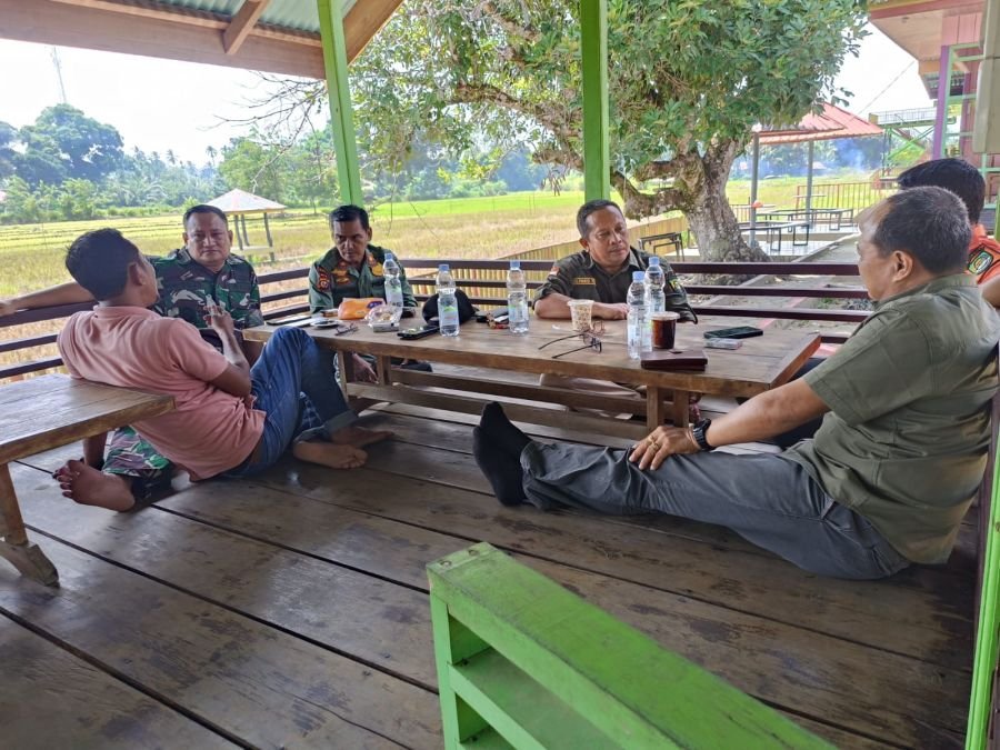 Danramil 13/Rokan IV Koto Bersama Unsur Pimpinan Kecamatan Pererat Silaturahmi dengan Tokoh-Tokoh Ke