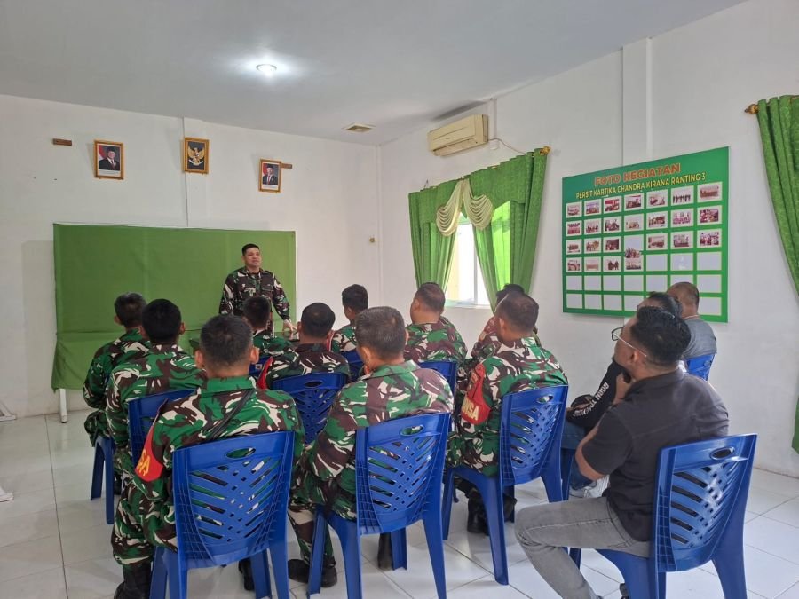 Danramil Berikan Informasi dan Himbauan kepada Anggota Di Makoramil 02 TEBING TINGGI