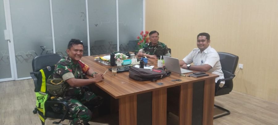 Danramil Tebing Perkuat Sinergi Strategis di Bandara Raja Haji Abdullah