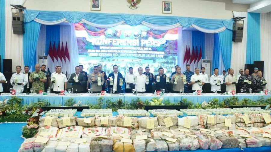 Danrem 033/WP Hadiri Konferensi Pers Pengungkapan 800 Kg Ketamine.
