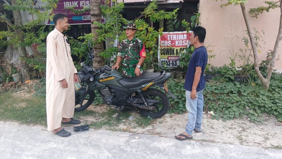 Dari Komsos hingga Imbauan, Babinsa Rumbai Perkuat Kepedulian Warga Cegah Karhutla