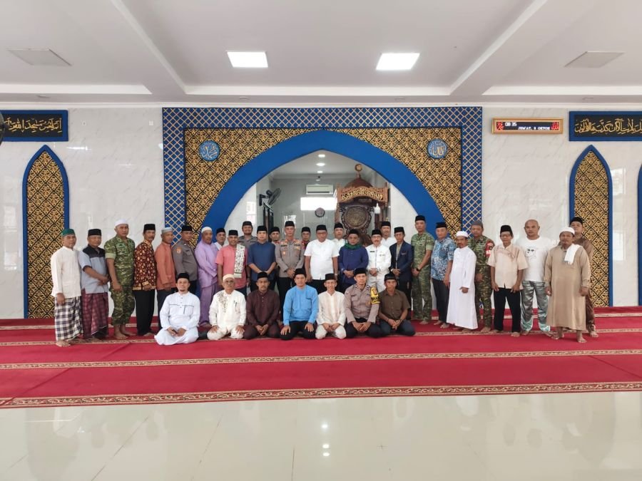 Dari Masjid Al Ikhlas, Babinsa dan Masyarakat Rumbai Timur Panjatkan Doa Memohon Turunnya Hujan