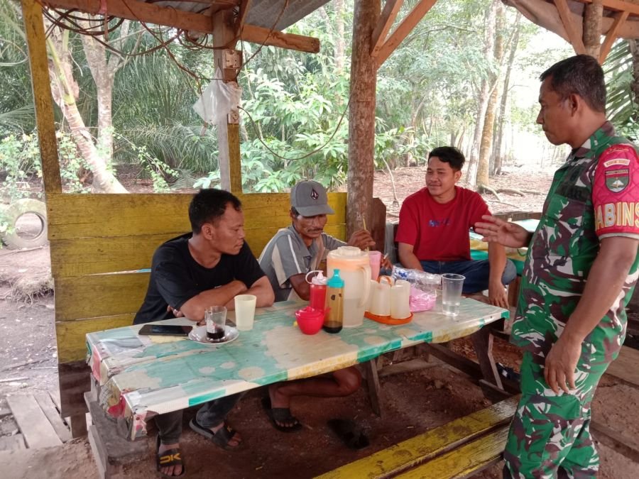 Dari Sungai Selari, Babinsa Nyalakan Semangat Pancasila di Tengah Warga