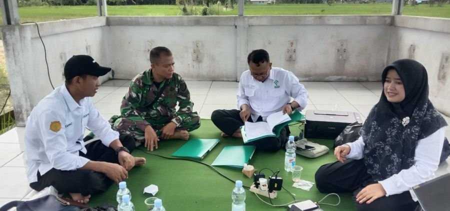 Data Pertanian Kel. Benteng Diverifikasi Oleh Distan Inhil, Babinsa 07/Reteh Turun Mendampingi