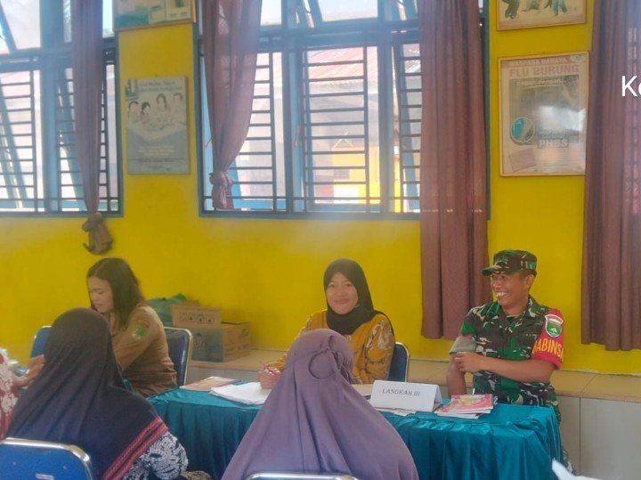 Datangi Posyandu, Babinsa Koramil 0321-03/Bgs Rohil Kembali Berikan Pendampingan dan Pembinaan Stunt