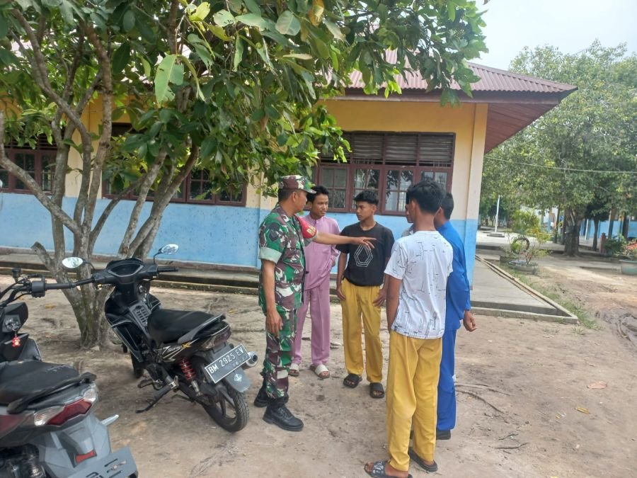 Dekati Generasi Muda, Babinsa Lubuk Muda Ajak Jaga Kamtibmas dan Hindari Perselisihan