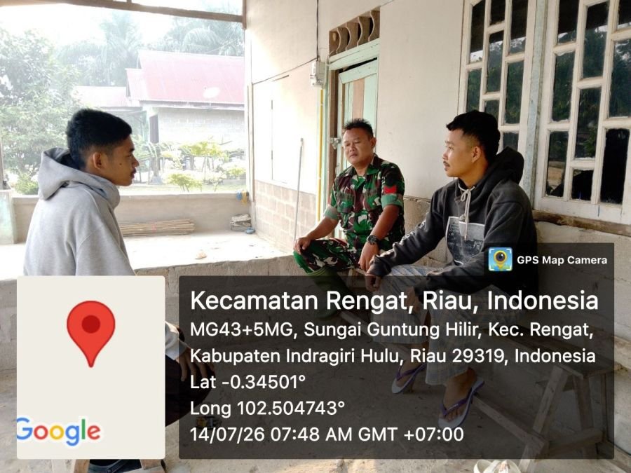 Demi Menjalin Hubungan Baik,Babinsa Melaksanakan Komsos Dengan Warga