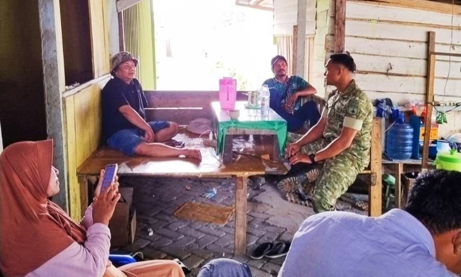 Dengar Aspirasi, Babinsa Koramil 02 Rambah Kodim 0313/KPR Melaksanakan Komsos