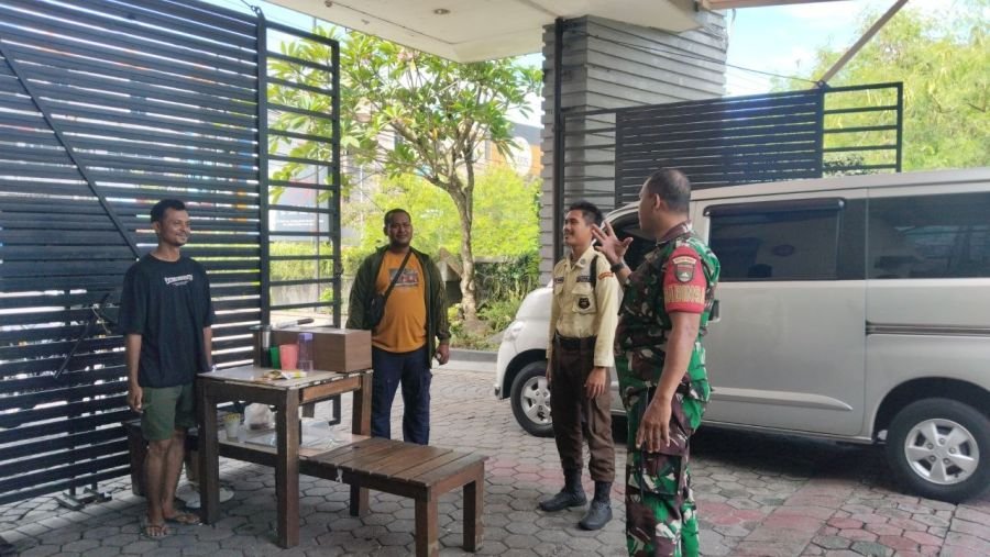 Deteksi Dini Gangguan Kamtibmas, Babinsa Tampan Perkuat Komunikasi Bersama Security dan Warga