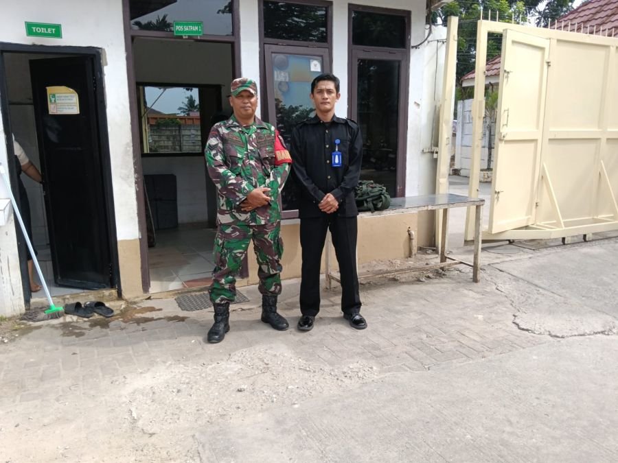 Deteksi Dini Gangguan Kamtibmas, Babinsa Patroli dan Koordinasi dengan Satpam Pergudangan