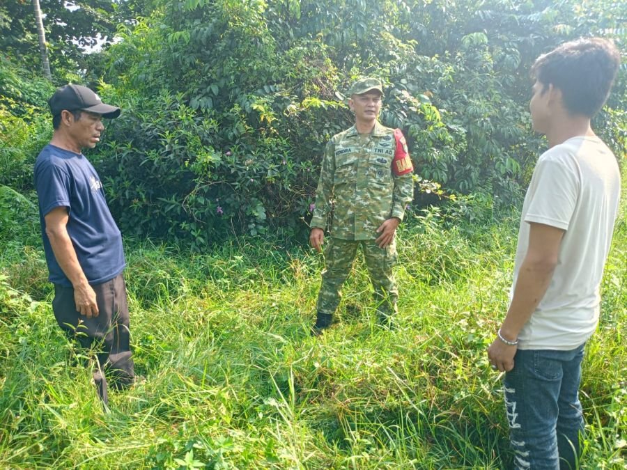 Deteksi Dini Karhutla, Babinsa Koramil 01 Rumbai Sisir Sejumlah Lokasi Rawan