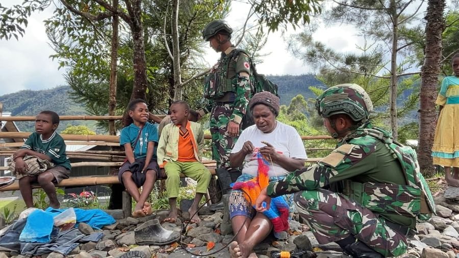 Di Balik Kabut Wondama, Langkah Prajurit Tuah Sakti Hadir Membawa Kehangatan