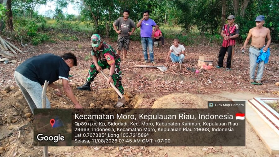 Di Tengah Duka, Babinsa Sugie Hadir Bantu Persiapan Pemakaman Warga