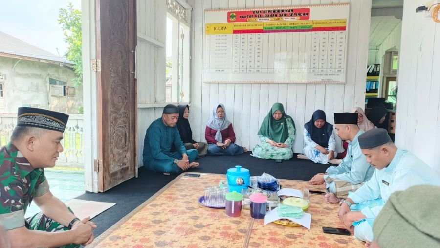 Di Tengah Kemarau Panjang, Babinsa dan Warga Daik Sepincan Bersatu dalam Doa