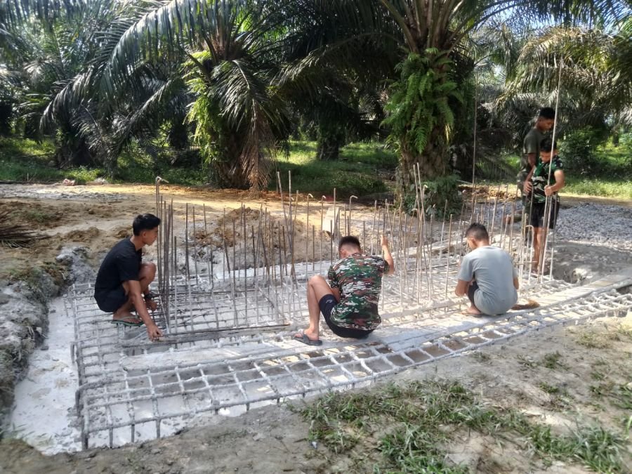 Dihari Raya Kedua Idul Adha Pembangunan Jembatan Gantung Garuda Desa Sukaraja kembali dilanjutkan