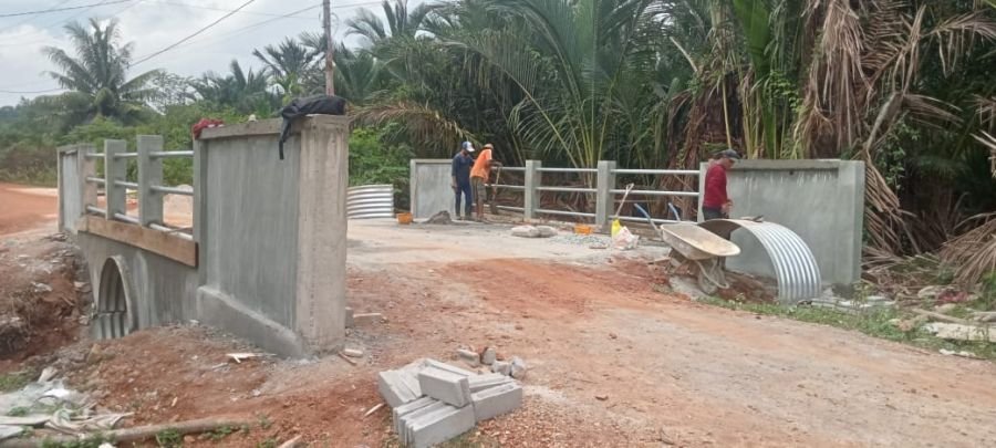 Dinding Pengaman Jembatan Sungai Mata I Mulai Dirapikan