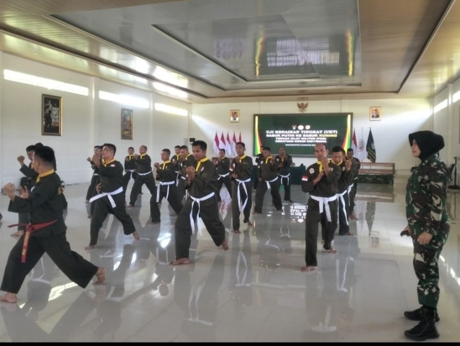 Dipimpin Kapten Cba (K) Karnilawati, Anggota Koramil 01/Bangko Ikuti Ujian Sabuk Kuning Pencak Silat