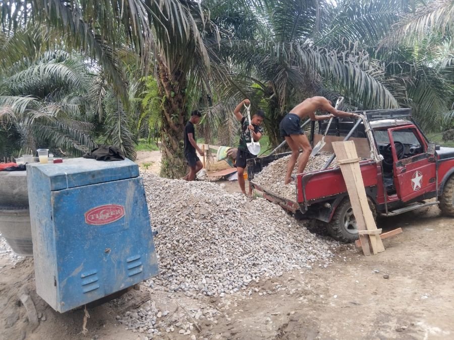 Distribusi Material Jembatan Perintis Garuda Dimulai, TNI dan Warga Gotong Royong