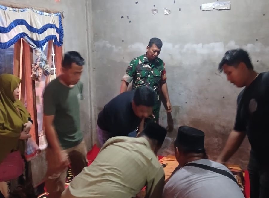 Ditengah duka Warga, Babinsa Tunjukan Kepedulian dan Kedekatan