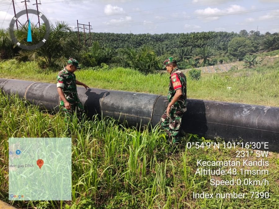Dua Babinsa Koramil Kandis Gelar Patroli Penguatan Binter
