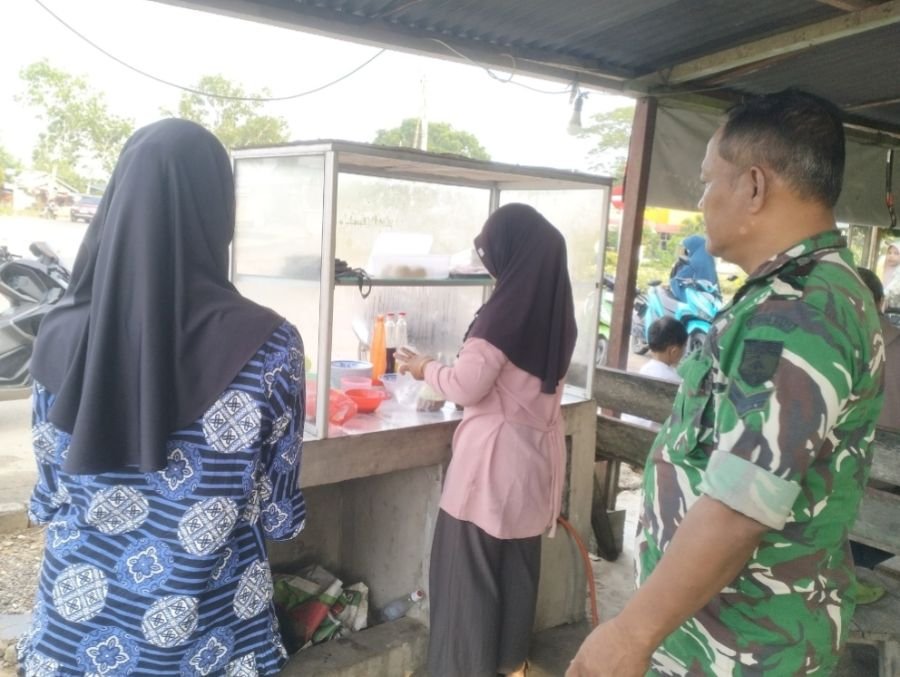 Dukung Ekonomi Kerakyatan, Sertu Andi Jusilah Pantau Langsung UMKM di Bagan Punak Meranti
