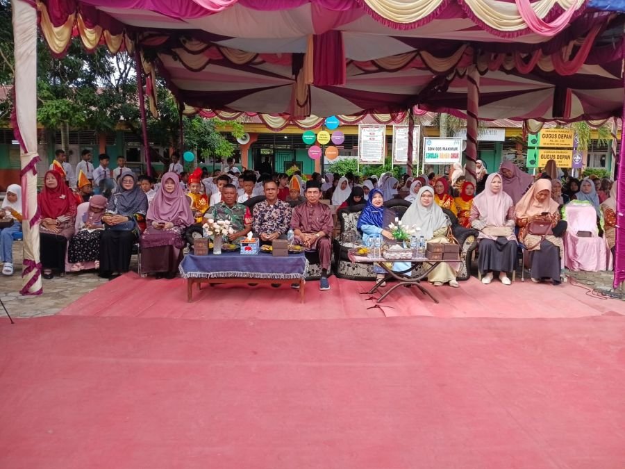 Dukung Generasi Muda, Babinsa Hadiri Pelepasan Siswa SDN 005 Makmur