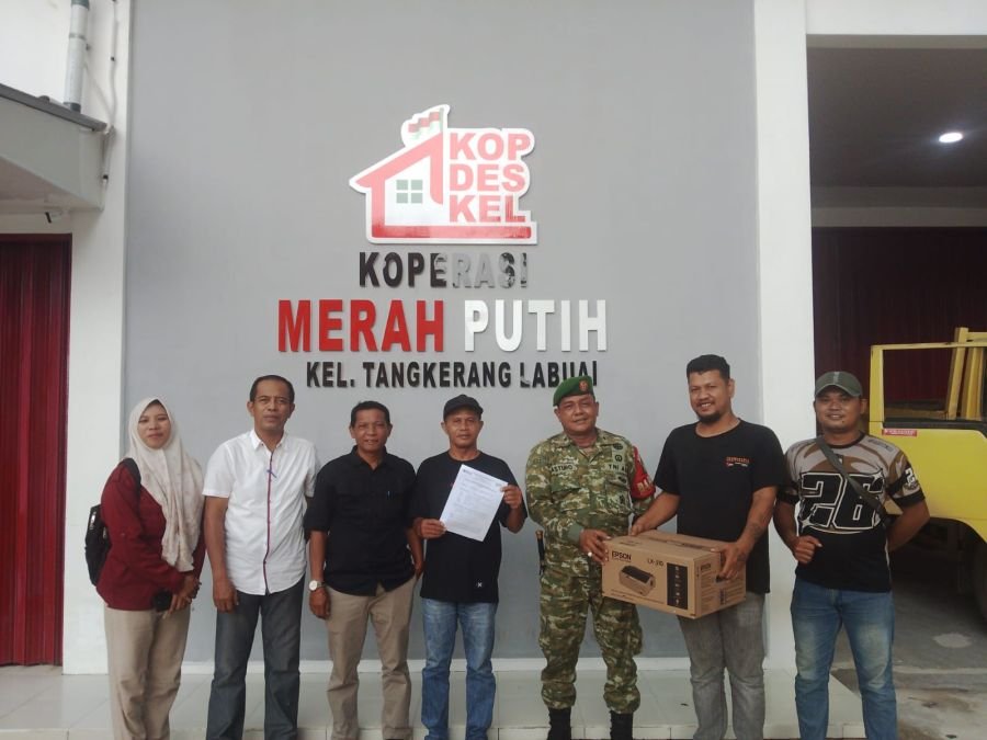 Dukung Kelancaran Administrasi, KDKMP Tangkerang Labuai Terima Perlengkapan Operasional