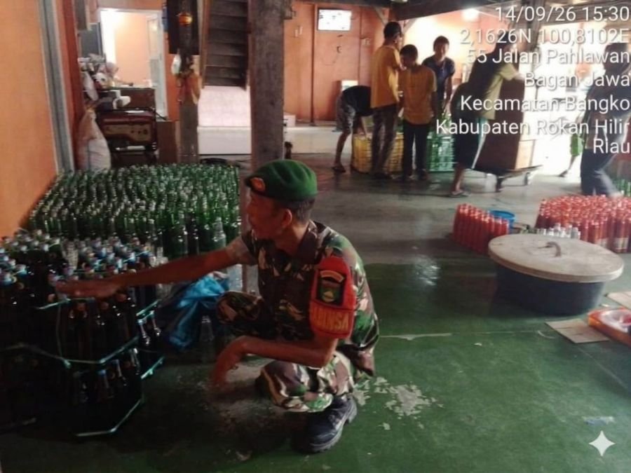 Dukung Ketahanan Ekonomi Warga, Babinsa Cek Aktivitas UMKM Saos dan Kecap di Bagan Timur