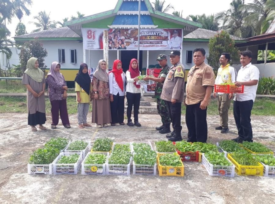 Dukung Ketahanan Pangan, Peltu Nofiandi Hadiri Penyerahan 3.000 Bibit di Desa Sungai Undan
