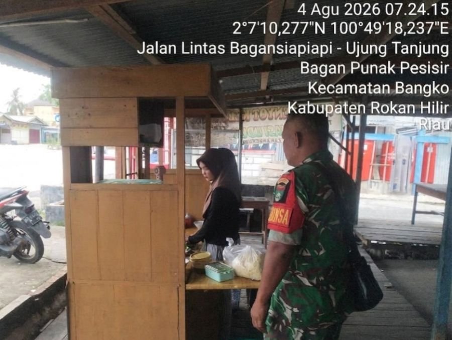 Dukung Pertumbuhan Ekonomi, Babinsa Koramil 01/Bgk Cek UMKM Pembuatan MieAyam di Bagan Punak Meranti