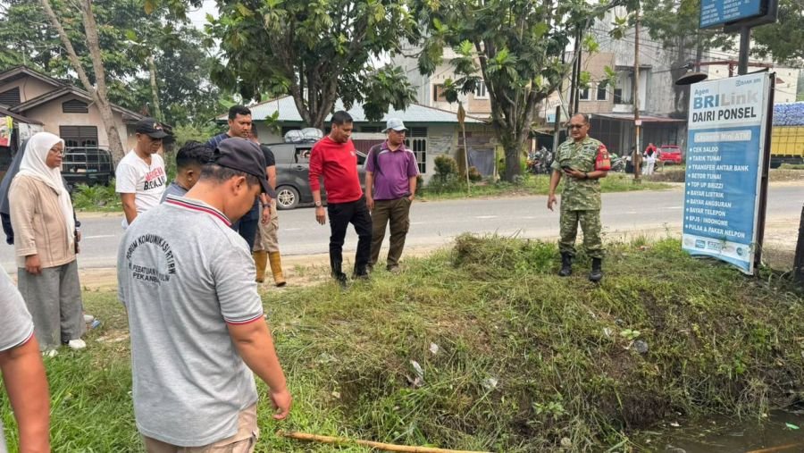 Dukung Program Lestari, Babinsa Pebatuan Perkuat Semangat Gotong Royong