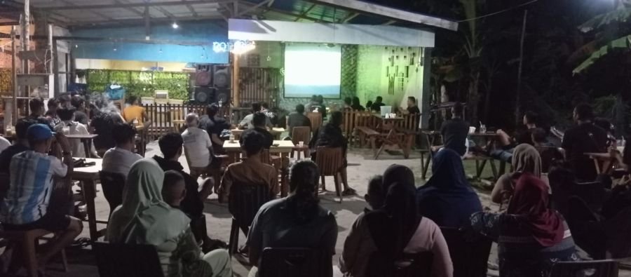 Final Piala Dunia 2026 Babinsa Koramil 06 Senayang Perkuat Nasionalisme Lewat Nobar