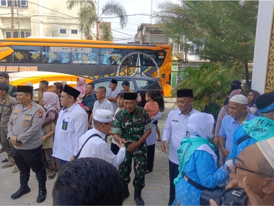 Forkopimda Pelalawan Sambut Kedatangan Jemaah Haji 1447 H di Masjid Al-Muttaqin