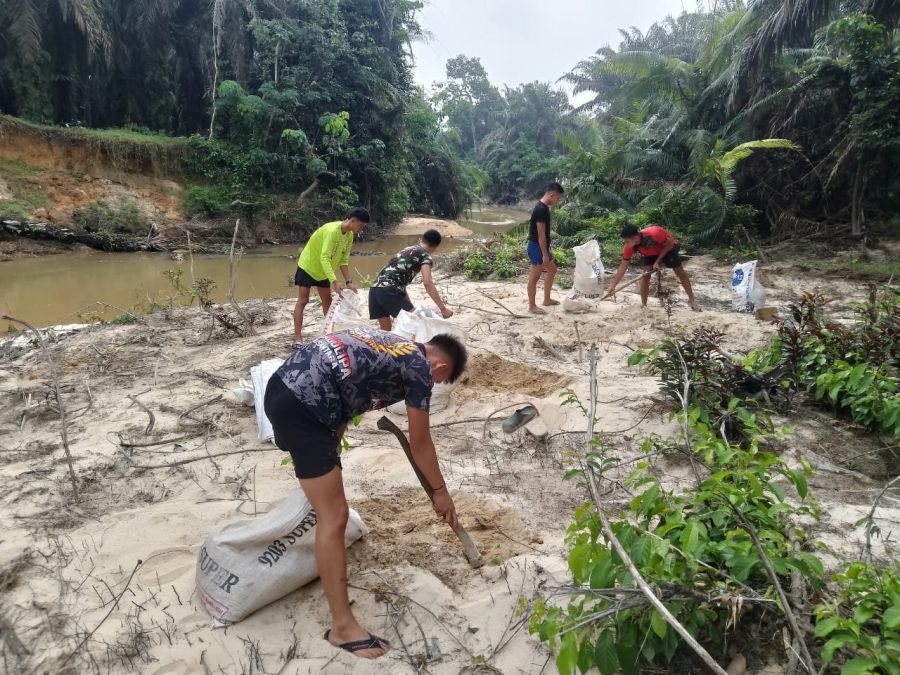 Garuda III Dikebut, Tanggul Angkur Jembatan Mulai Dibentuk