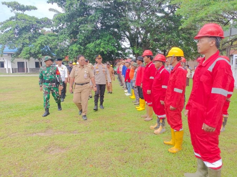 Gelar Apel Karhutla 2026, Camat Bersama Koramil 08/TDN dan Polsek Kabun Cek Kelayakan Alkes Damkar