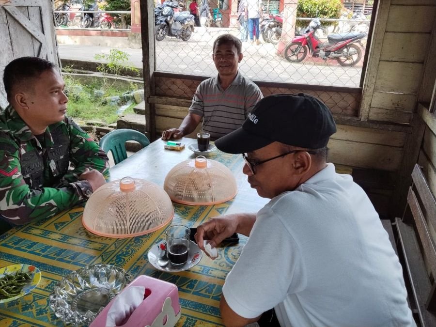 Gelar Komsos Pagi Hari, Kopka Prengky Aruan Pererat Keamanan Desa Penyaguan