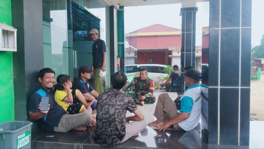Gelar Komsos Terpadu, Serka Husin Munadi Perkuat Basis Kamtibmas Kuala Gading