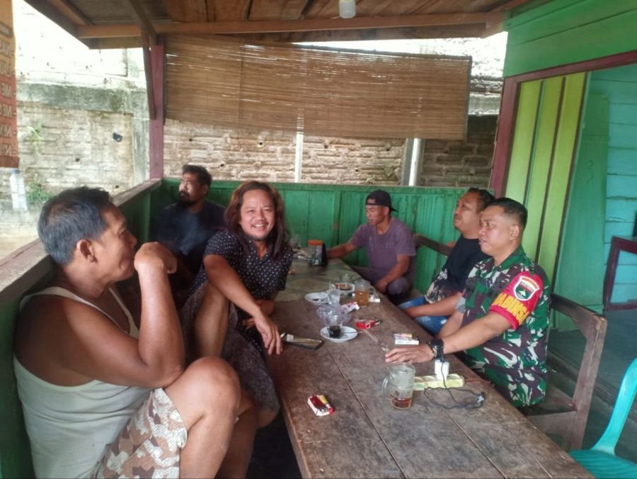 Gelar Komsos Warung Kopi, Koptu Andrie Samosir Serap Aspirasi Warga Talang Mulya
