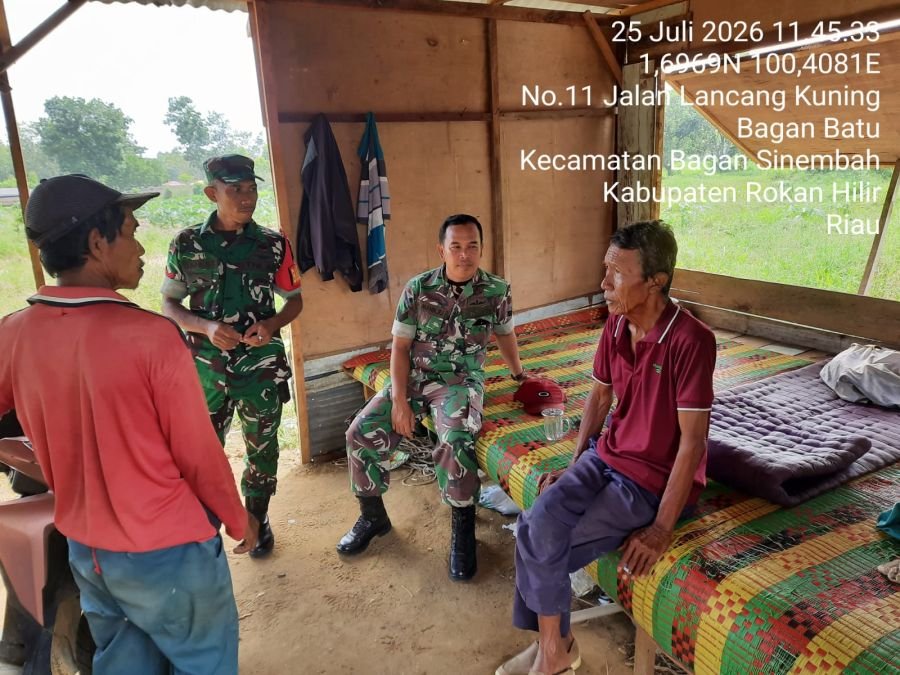 Gencar Laksanakan Komsos, Babinsa Koramil 0321-03/Bgs Ajak Warga Jaga Kamtibmas 