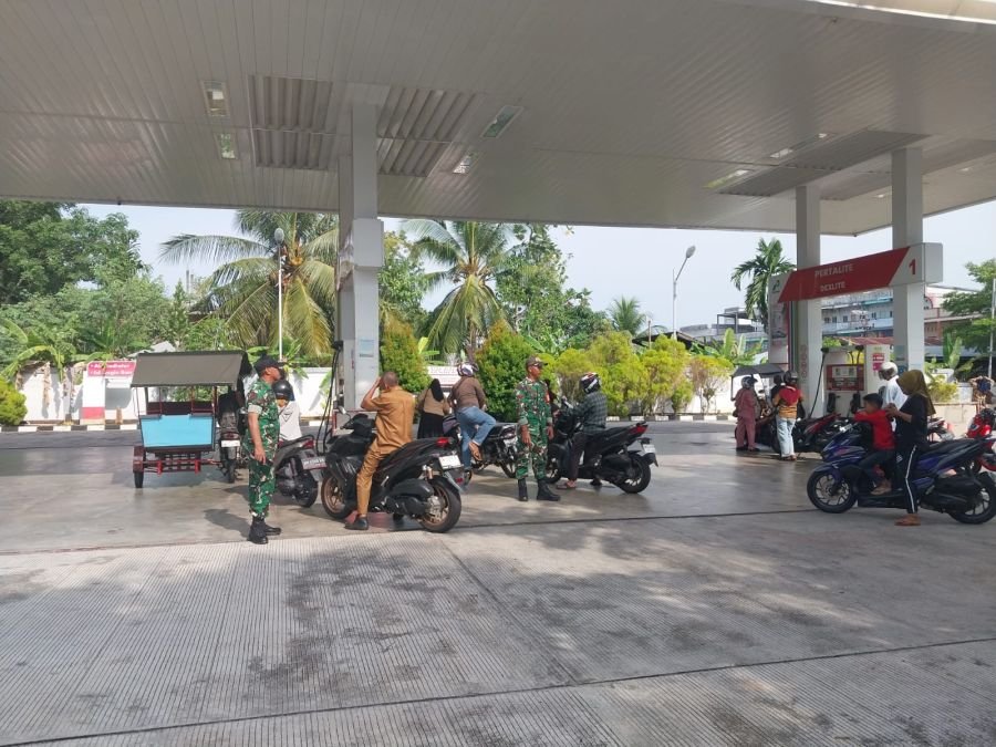 Gerak Cepat Babinsa untuk mendukung Stabilitas BBM di Kepulauan Meranti