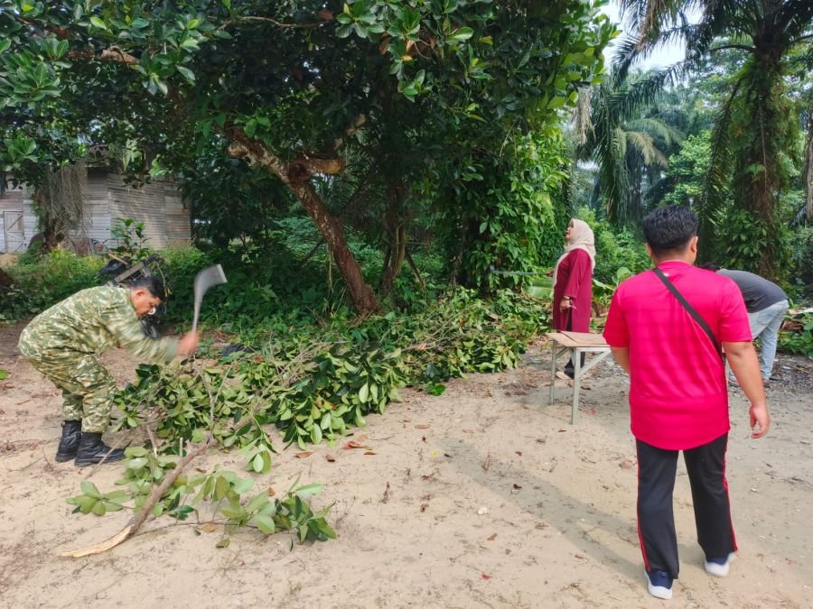 Goro Bersama Babinsa dan Mahasiswa KKN, Wujud Nyata Kepedulian untuk Lingkungan Kulim