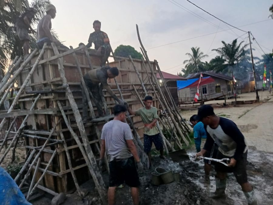 Gotong Royong di Tengah Senja, Pembangunan Jembatan Garuda Terus Berlanjut