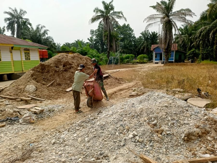 Gotong Royong Distribusi Material Percepat Pembangunan Jembatan Garuda