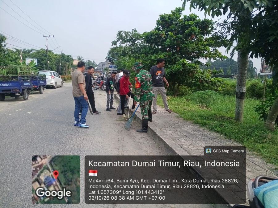 Gotong Royong Gabungan, Babinsa dan Unsur Pemerintah Bersihkan Lingkungan di Kecamatan Dumai Selatan