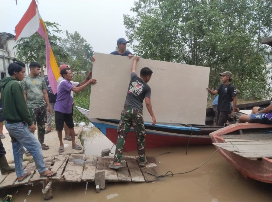 Gotong Royong Tanpa Lelah, Kodim 0314/Inhil Langsir Material Demi Sukseskan TMMD ke-130