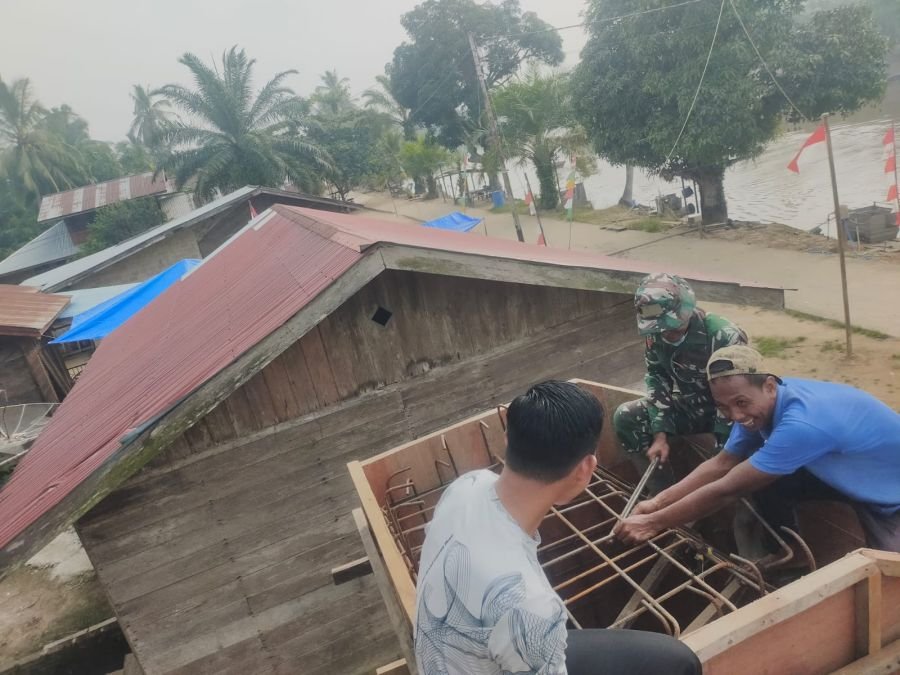 Gotong Royong TNI dan Masyarakat Percepat Pembangunan Jembatan Garuda