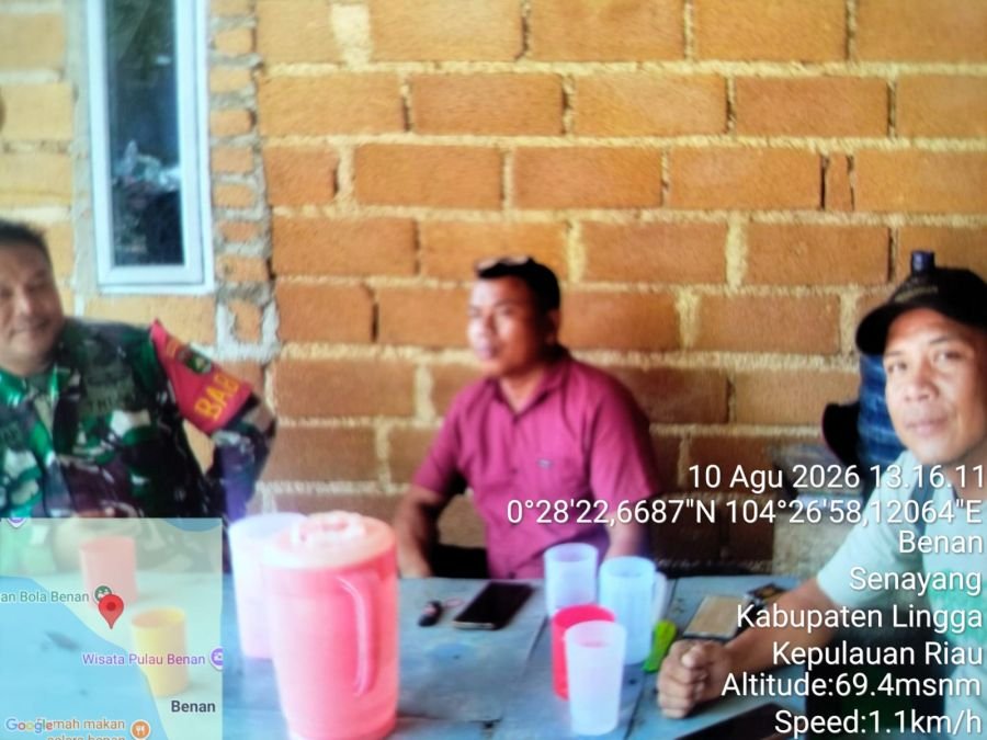 Hadapi Musim Angin Selatan, Babinsa Koramil 06/Senayang Perkuat Kesiapsiagaan Warga Desa Benan