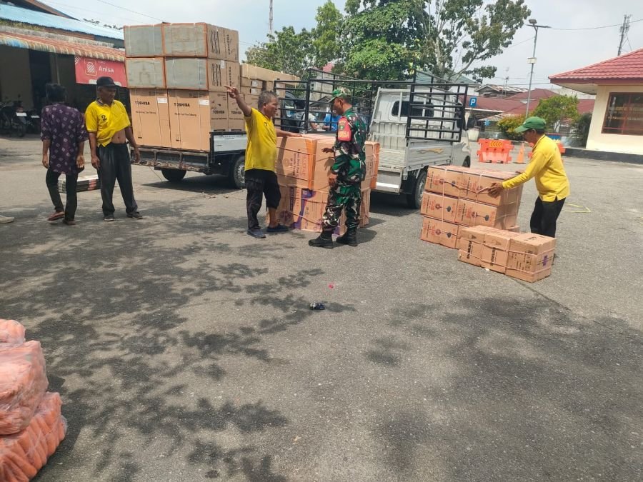 Hadir di Tengah Buruh Pelabuhan, Babinsa Beri Rasa Aman dan Perkuat Sinergi di Sei Duku